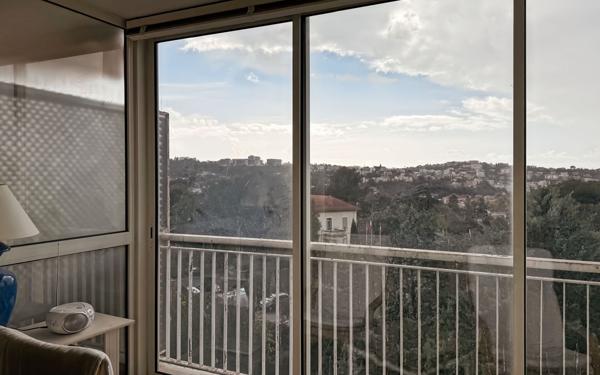 Appartement à vendre    3 pièces • 64 m2 Saint-Raphaël