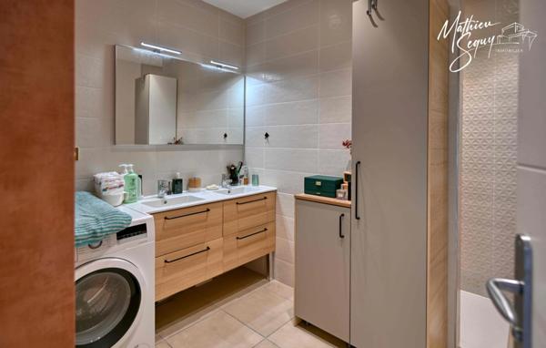 Très beau T3 en dernier étage avec vue à THURINS