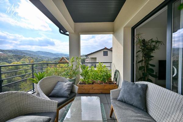 Très beau T3 en dernier étage avec vue à THURINS