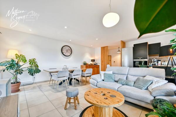 Très beau T3 en dernier étage avec vue à THURINS