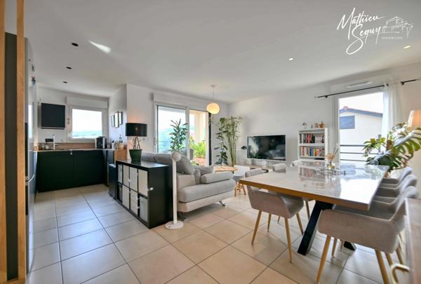 Très beau T3 en dernier étage avec vue à THURINS