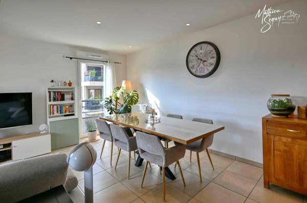 Très beau T3 en dernier étage avec vue à THURINS