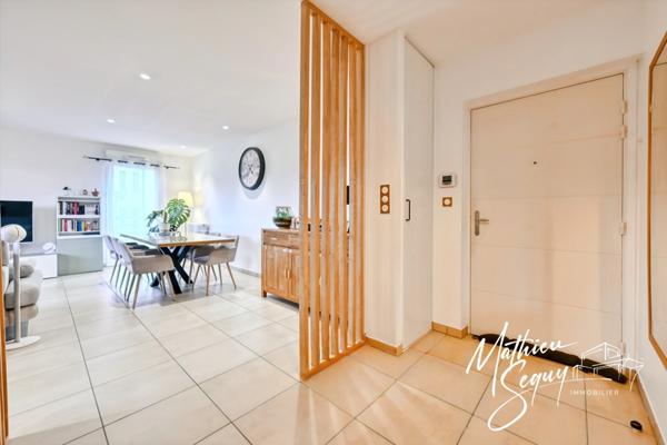 Très beau T3 en dernier étage avec vue à THURINS