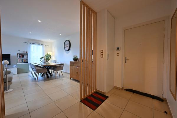 Très beau T3 en dernier étage avec vue à THURINS