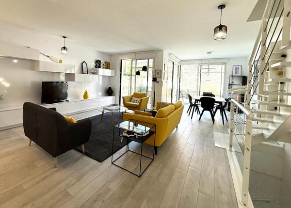 LA BAULE Maison contemporaine d'exception, Emplacement premium. A pied de la Place du marché et des commerces, 5 chambres