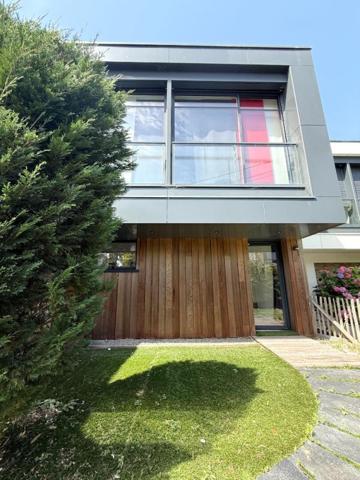 LA BAULE Maison contemporaine d'exception, Emplacement premium. A pied de la Place du marché et des commerces, 5 chambres