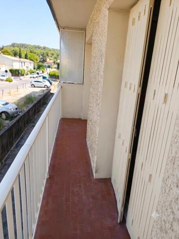 Bel appartement T4 avec 2 balcons, cave et parking