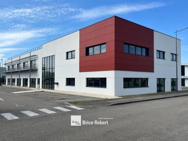 Bureaux à louer à Saint Priest dans parc d'affaires moderne lumineux