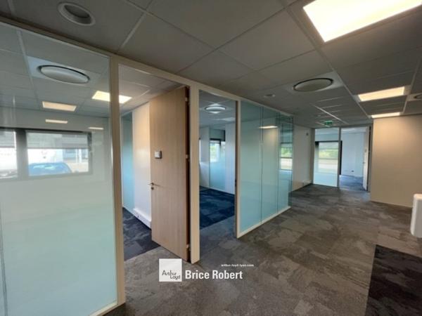 Bureaux à louer à Saint Priest dans parc d'affaires moderne lumineux