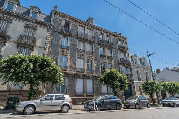 Appartement
         6 pièces
        - 190 m² Exclusivité