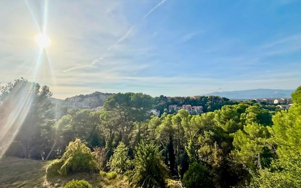 Appartement à vendre    4 pièces • 76,06 m2 Vallauris