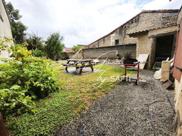 Maison dans le bourg de Jaunay-Clan