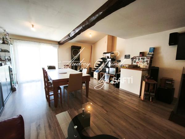 Maison dans le bourg de Jaunay-Clan