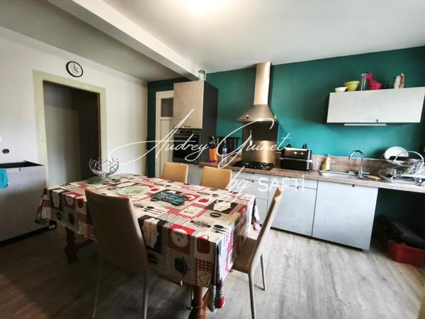 Maison dans le bourg de Jaunay-Clan