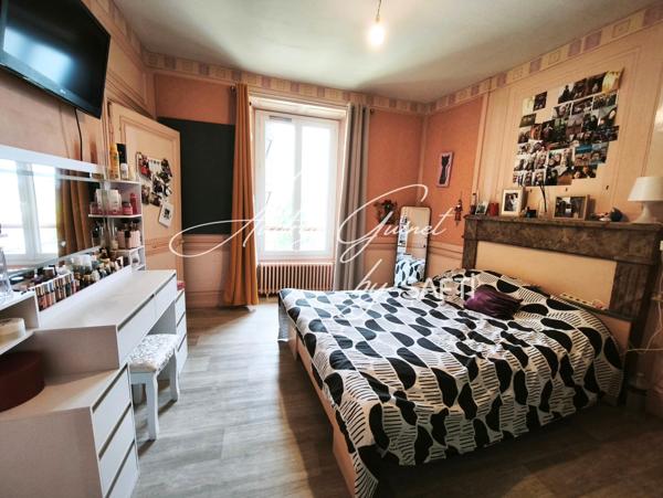 Maison dans le bourg de Jaunay-Clan