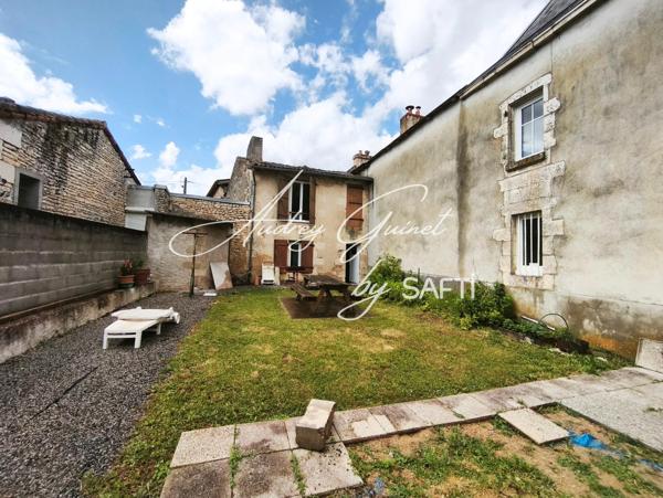 Maison dans le bourg de Jaunay-Clan