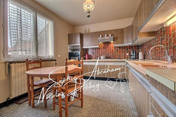 Maison d'artisan sur sous-sol total avec grand terrain et dépendance