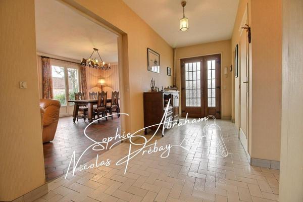 Maison d'artisan sur sous-sol total avec grand terrain et dépendance