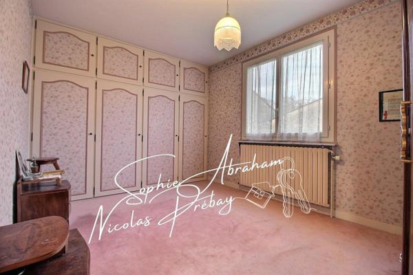 Maison d'artisan sur sous-sol total avec grand terrain et dépendance