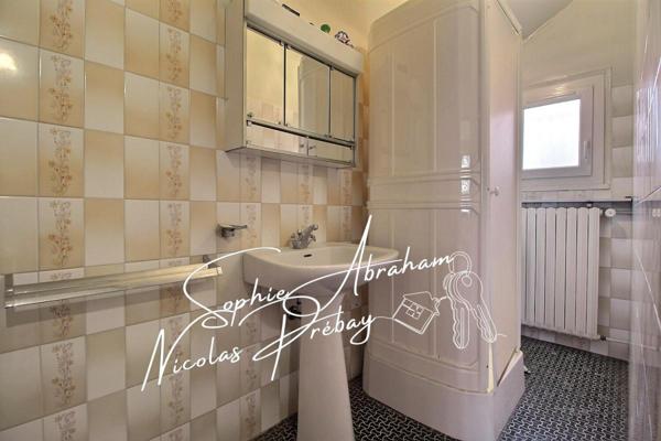 Maison d'artisan sur sous-sol total avec grand terrain et dépendance