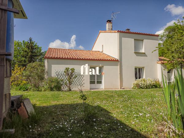 Maison
                                                                                                                                                                                                                                                                                                                        5 pièce(s)                                                                                                                                                                                                          4 chambre(s)                                                                                                                                                                                                          160  m²