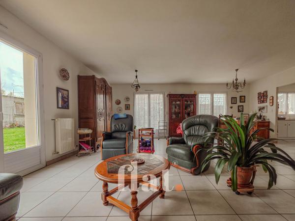 Maison
                                                                                                                                                                                                                                                                                                                        5 pièce(s)                                                                                                                                                                                                          4 chambre(s)                                                                                                                                                                                                          160  m²