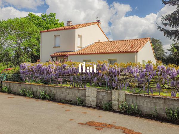Maison
                                                                                                                                                                                                                                                                                                                        5 pièce(s)                                                                                                                                                                                                          4 chambre(s)                                                                                                                                                                                                          160  m²