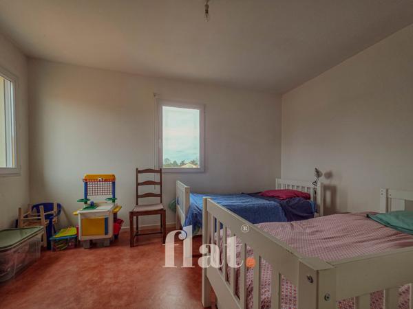 Maison
                                                                                                                                                                                                                                                                                                                        5 pièce(s)                                                                                                                                                                                                          4 chambre(s)                                                                                                                                                                                                          160  m²
