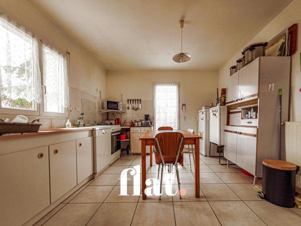 Maison
                                                                                                                                                                                                                                                                                                                        5 pièce(s)                                                                                                                                                                                                          4 chambre(s)                                                                                                                                                                                                          160  m²