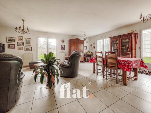Maison
                                                                                                                                                                                                                                                                                                                        5 pièce(s)                                                                                                                                                                                                          4 chambre(s)                                                                                                                                                                                                          160  m²