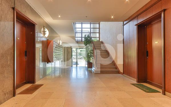 Appartement à vendre    6 pièces • 153 m2 Tassin-la-Demi-Lune