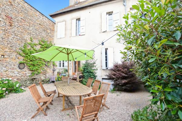 Maison ancienne de 201 m2 avec terrain, à COUCHES (71)