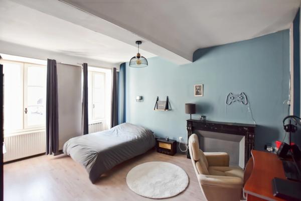 Maison ancienne de 201 m2 avec terrain, à COUCHES (71)