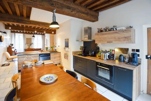 Maison ancienne de 201 m2 avec terrain, à COUCHES (71)