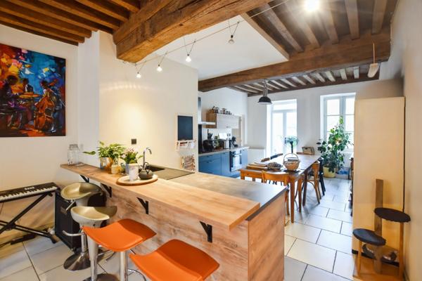 Maison ancienne de 201 m2 avec terrain, à COUCHES (71)