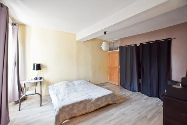 Maison ancienne de 201 m2 avec terrain, à COUCHES (71)