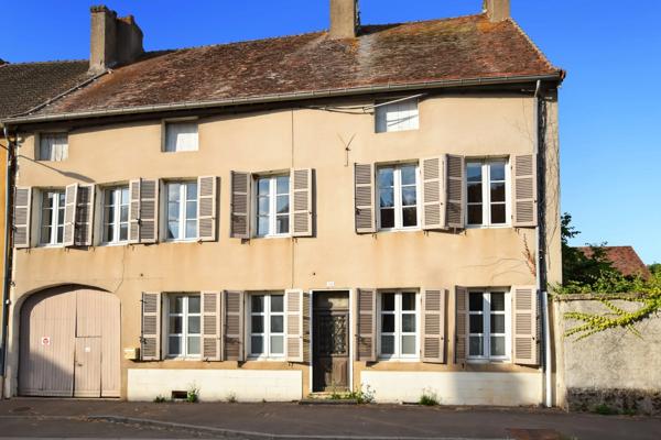 Maison ancienne de 201 m2 avec terrain, à COUCHES (71)