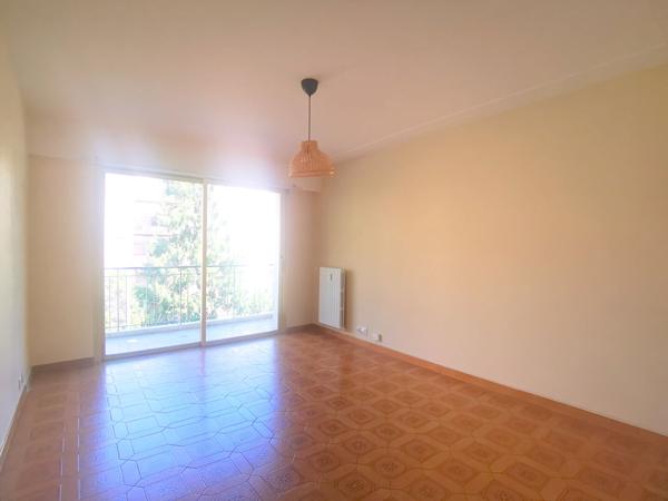 CESSOLE : STUDIO AU 4EME ETAGE DANS RESIDENCE STANDING
