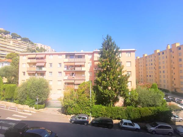 CESSOLE : STUDIO AU 4EME ETAGE DANS RESIDENCE STANDING