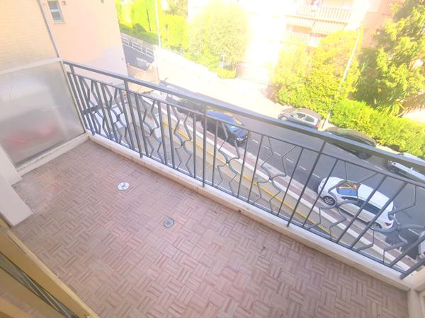 CESSOLE : STUDIO AU 4EME ETAGE DANS RESIDENCE STANDING