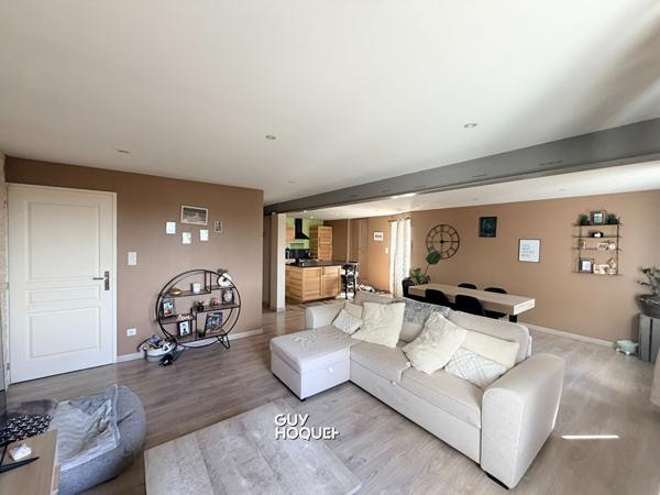 IMMEUBLE AVEC APPARTEMENT, LOCAL COMMERCIAL ET DÉPENDANCE ! FORT POTENTIEL À SAINT-VALLIER !