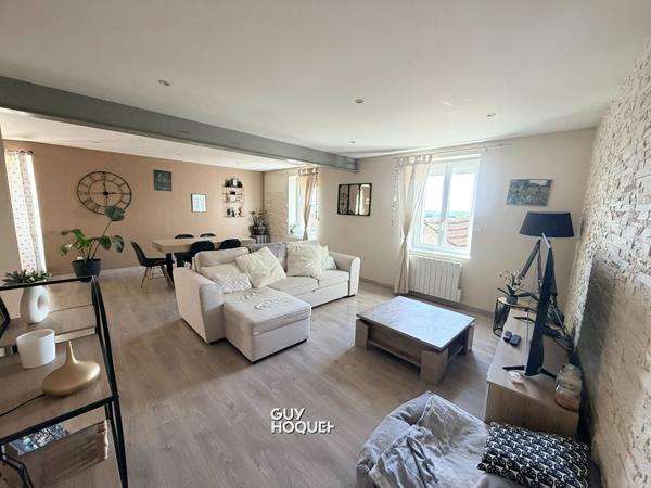 IMMEUBLE AVEC APPARTEMENT, LOCAL COMMERCIAL ET DÉPENDANCE ! FORT POTENTIEL À SAINT-VALLIER !