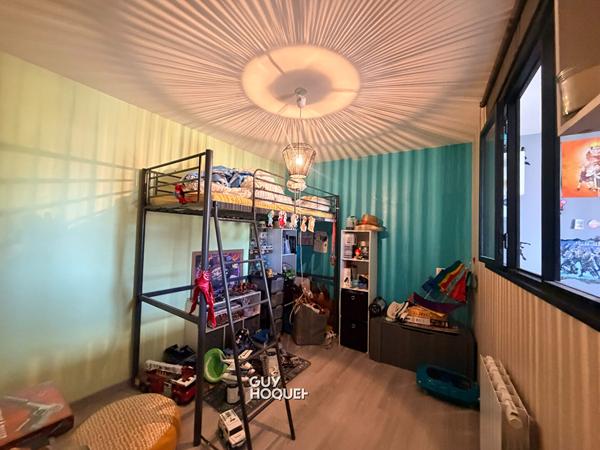 IMMEUBLE AVEC APPARTEMENT, LOCAL COMMERCIAL ET DÉPENDANCE ! FORT POTENTIEL À SAINT-VALLIER !