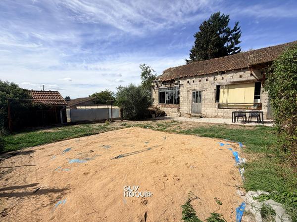 IMMEUBLE AVEC APPARTEMENT, LOCAL COMMERCIAL ET DÉPENDANCE ! FORT POTENTIEL À SAINT-VALLIER !