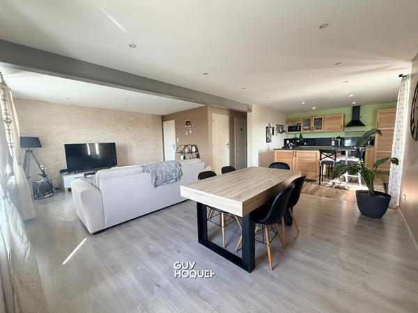IMMEUBLE AVEC APPARTEMENT, LOCAL COMMERCIAL ET DÉPENDANCE ! FORT POTENTIEL À SAINT-VALLIER !