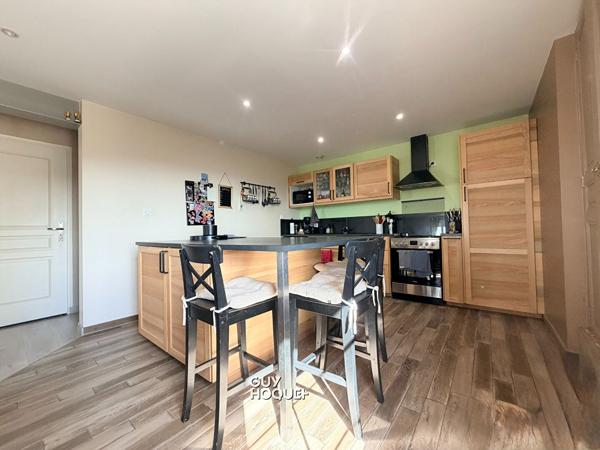 IMMEUBLE AVEC APPARTEMENT, LOCAL COMMERCIAL ET DÉPENDANCE ! FORT POTENTIEL À SAINT-VALLIER !
