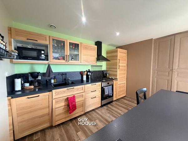 IMMEUBLE AVEC APPARTEMENT, LOCAL COMMERCIAL ET DÉPENDANCE ! FORT POTENTIEL À SAINT-VALLIER !