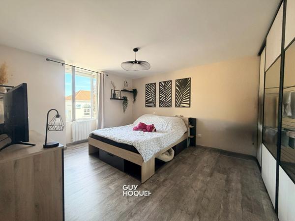 IMMEUBLE AVEC APPARTEMENT, LOCAL COMMERCIAL ET DÉPENDANCE ! FORT POTENTIEL À SAINT-VALLIER !
