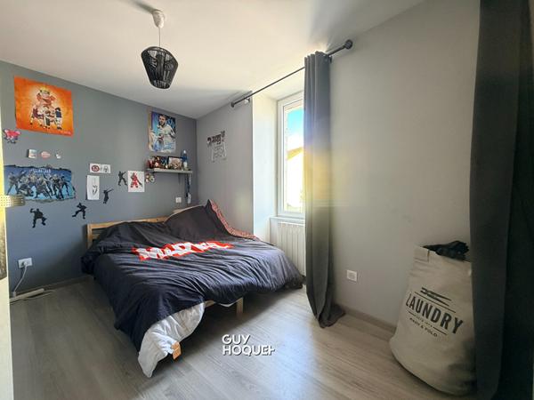 IMMEUBLE AVEC APPARTEMENT, LOCAL COMMERCIAL ET DÉPENDANCE ! FORT POTENTIEL À SAINT-VALLIER !