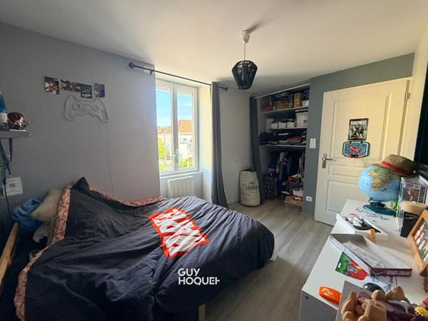 IMMEUBLE AVEC APPARTEMENT, LOCAL COMMERCIAL ET DÉPENDANCE ! FORT POTENTIEL À SAINT-VALLIER !